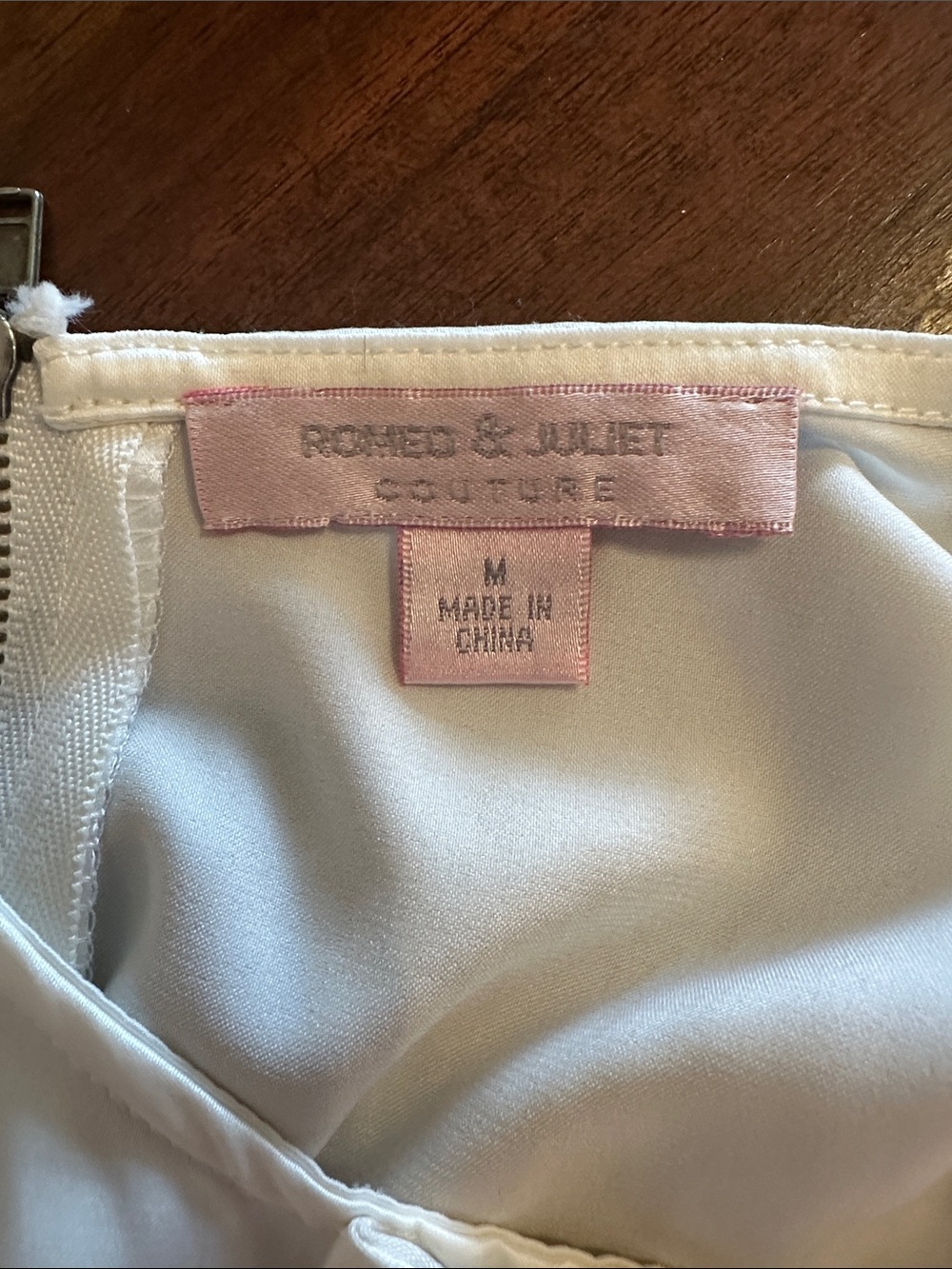 Romeo and Juliet couture sleeveless blouse with ruffle size M. Zipper in back - Picture 3 of 7